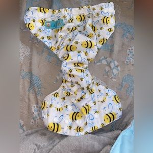 4 newborn size cloth diapers! Alva baby says 6lbs-13lbs comes with 4 inserts!